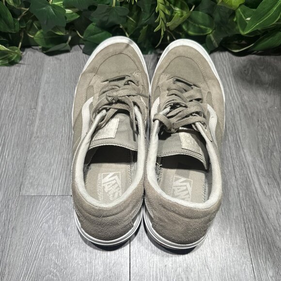 Athletic_Shoes